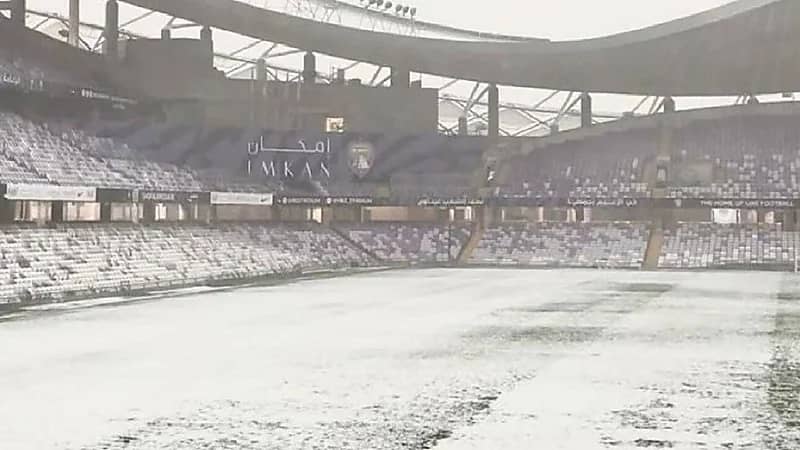الثلوج تخفي معالم استاد هزاع بن زايد .. فيديو