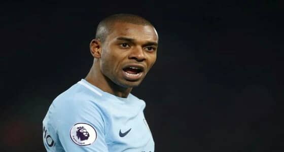 " فرناندينيو " يخضع للكشف بالأشعة بسبب إصابته بالركبة