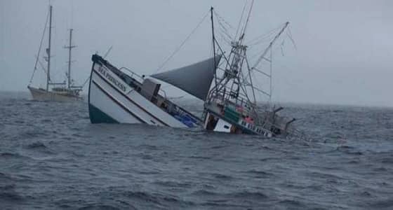 مصرع 12 شخصا إثر انقلاب عبارة إندونيسيا