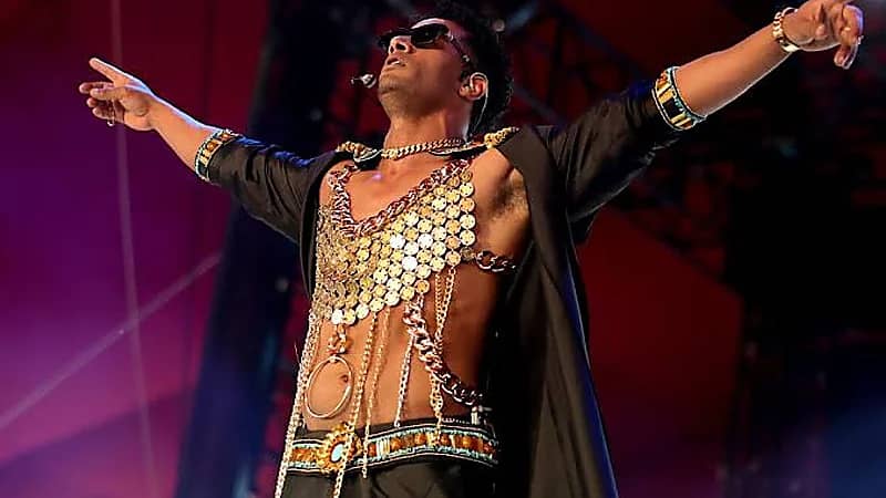 فريدة تمرازا توضح تفاصيل إطلالة محمد رمضان المثيرة للجدل