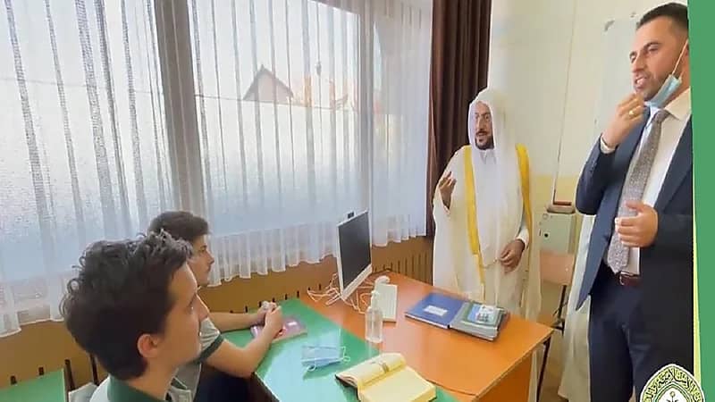 وزير الشؤون الإسلامية لطلاب مدرسة بكوسوفو:"عليكم أن تكونوا معتدلين ووسطيين"