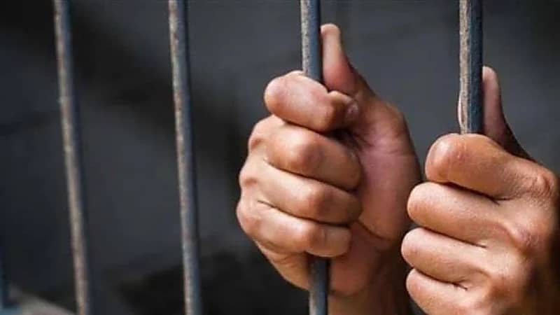 عجوز يقتحم شقة عروس لإقامة علاقة آثمه معها وعندما رفضت قتلها