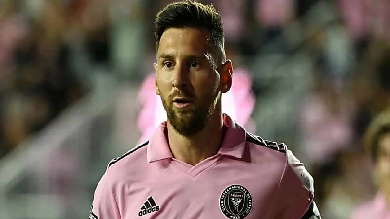 حقيقة إلغاء ميسي متابعته لـ أليخاندرو غارناتشو