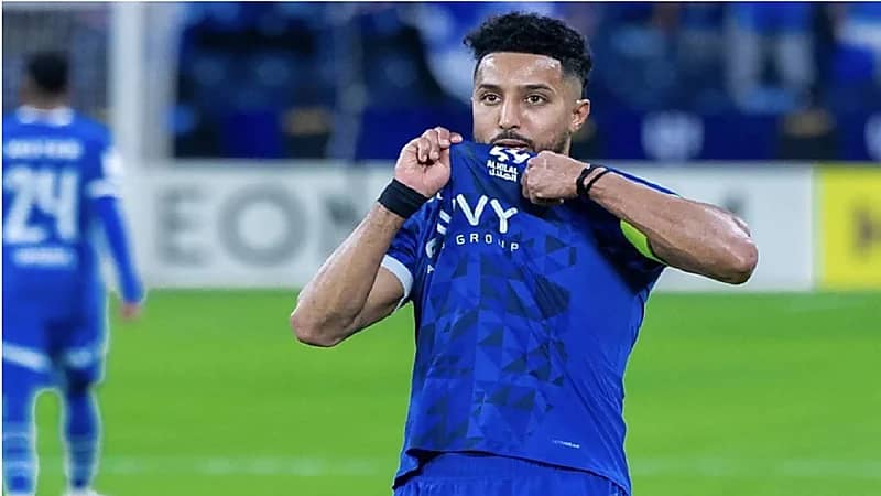 تكريم سالم الدوسري بجائزة أفضل لاعب سعودي