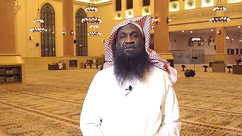 الكلباني: لا أصلي التراويح بالمسجد