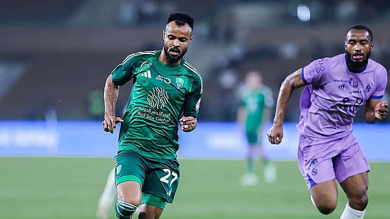 الأهلي‬⁩ يقترب من تجديد عقود ثنائي الفريق