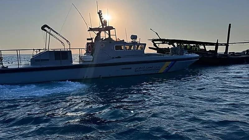 إنقاذ مواطنين تعطلت واسطتهم البحرية في عرض البحر