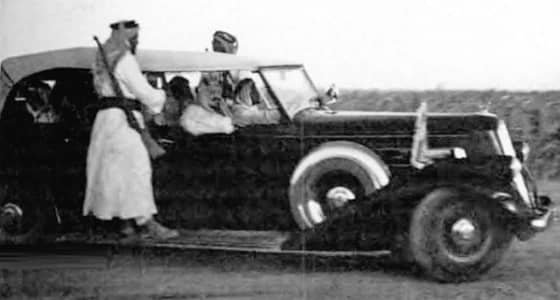 صورة نادرة للملك المؤسس خلال زيارته لمشروع الخرج الزراعي