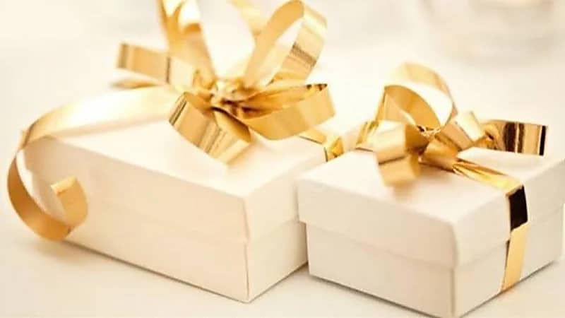 رجل يشعل مواقع التواصل بهدية لـ زوجته بمناسبة عيد الفطر