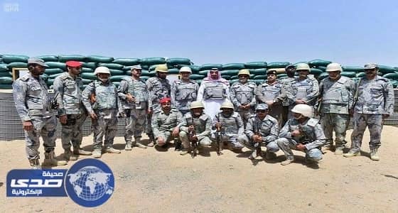 بالصور .. أمير نجران يزور مواقع الخطوط الأمامية لحرس الحدود