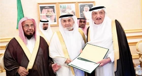 بالصور.. أمير جازان يدشن برنامج " افتخار " لرعاية أسر الشهداء