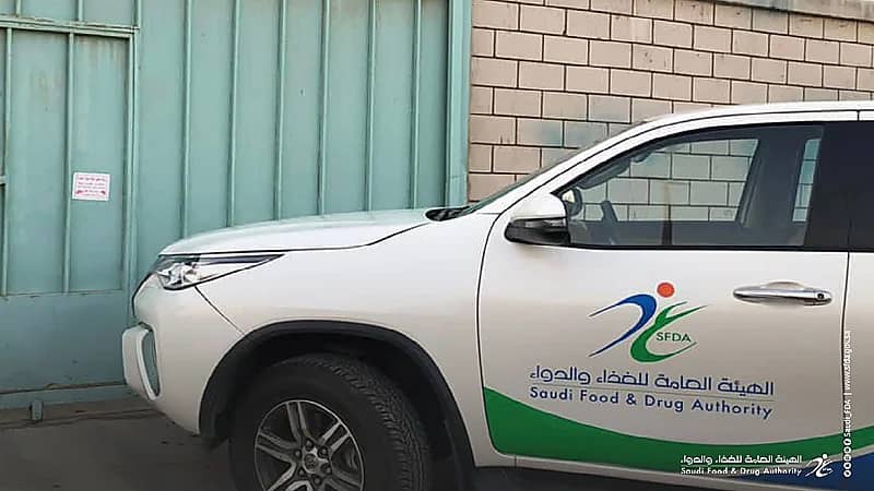 بالصور .. ضبط 22 طناً من المواد الغذائية منتهية الصلاحية بجدة