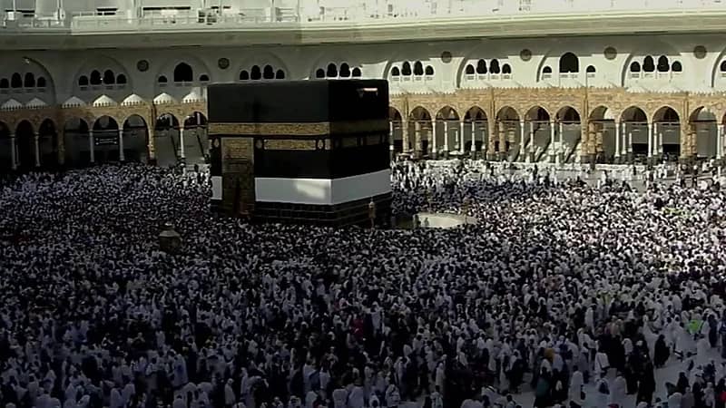 توافد كثيف إلى المسجد الحرام في أول أيام ذي الحجة.. فيديو