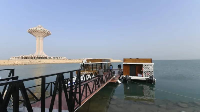 بالصور.. أمانة الشرقية تطلق مشروع القوارب العائمة