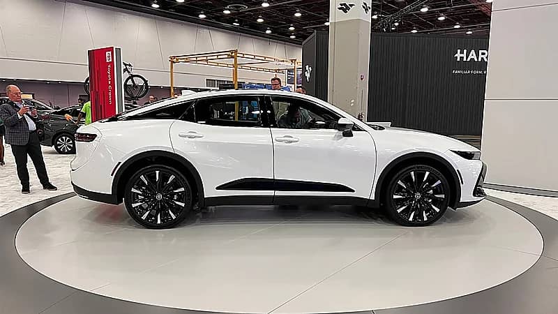 بالصور.. مميزات وأسعار تويوتا كراون 2023 الجديدة