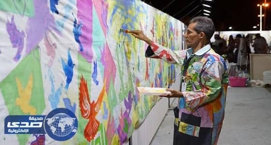 لوحة " المحبة والسلام " تجذب أنظار العالم في مهرجان " الورد "