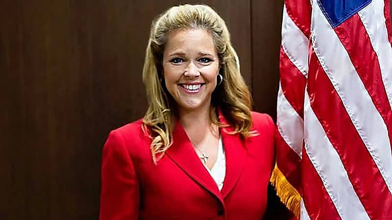 فيروس كورونا ينهي حياة نائبة أمريكية معارضة للقاحات