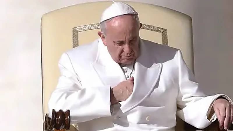 بابا الفاتيكان في رسالة من المستشفى: أواجه فترة صعبة