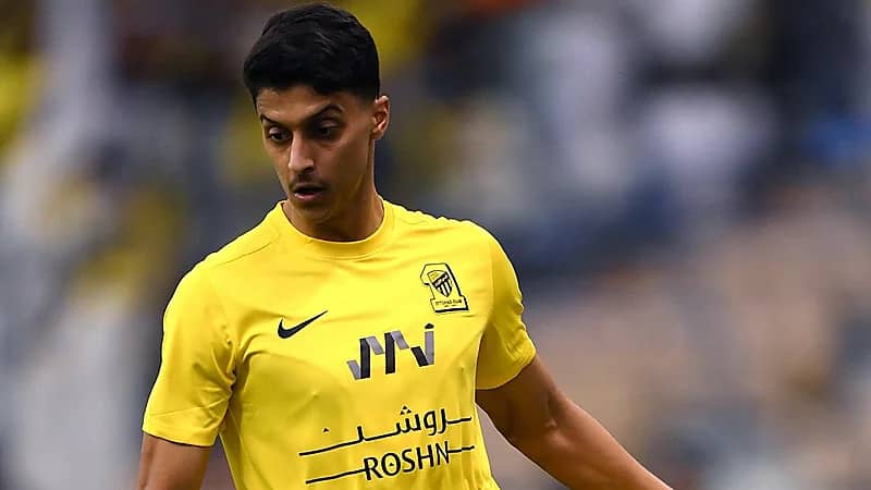 موريرينسي وكاراغومروك يتنافسان لضم فيصل الغامدي