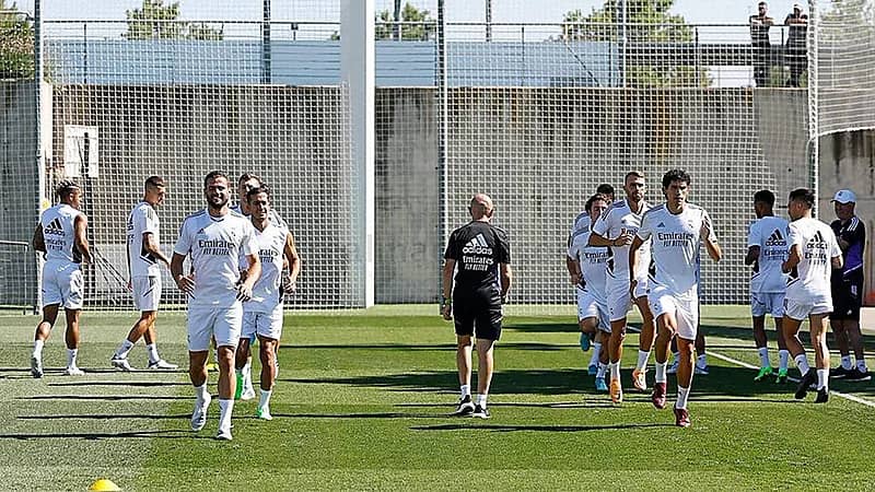 مانشستر سيتي يُغري المدرب البدني بريال مدريد .. فيديو