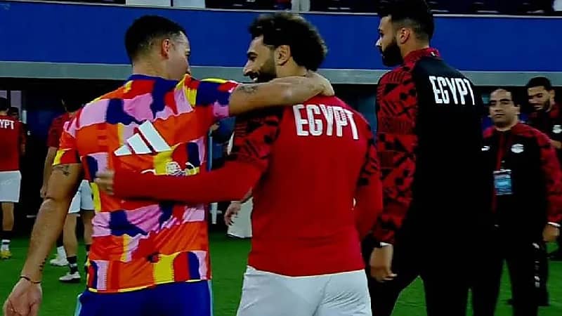 شاهد .. لحظة جميلة بين صلاح وهازارد قبل انطلاق ودية مصر وبلجيكا