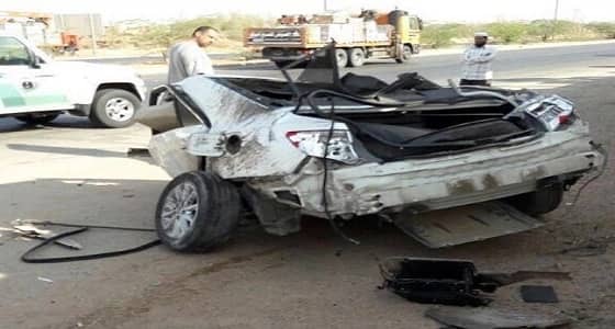 بالصور.. مصرع شخص في حادث اصطدام مركبة بعمود إنارة في الرس