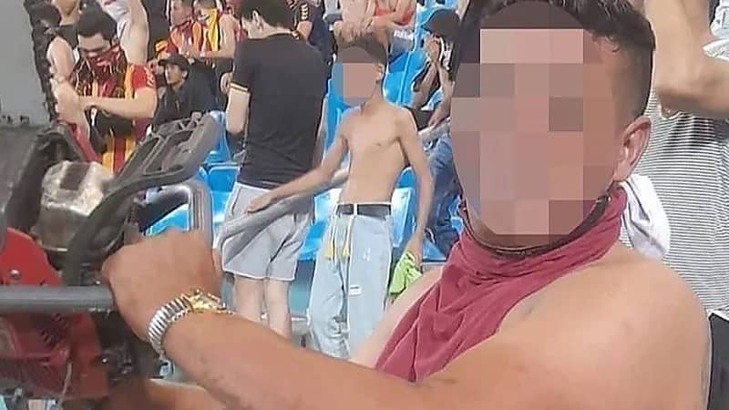 اندلاع حريق صغير من قِبل مثيري الشغب خلال مباراة دوري أبطال أفريقيا بتونس