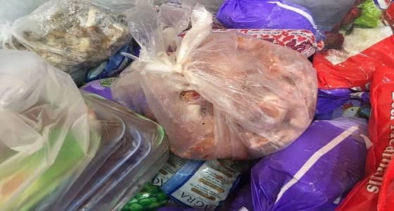 بالصور .. " أمانة المدينة " تضبط 80 كيلو أغذية فاسدة بالعقيق