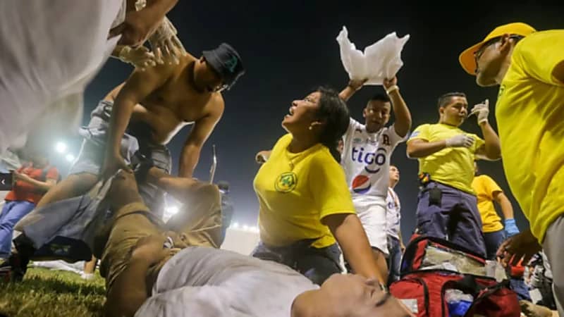 حادث تدافع يودي بحياة 9 أشخاص في مباراة كرة قدم