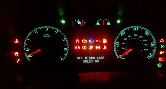 5 أسباب لإضاءة لمبة فحص المحرك وحلولها