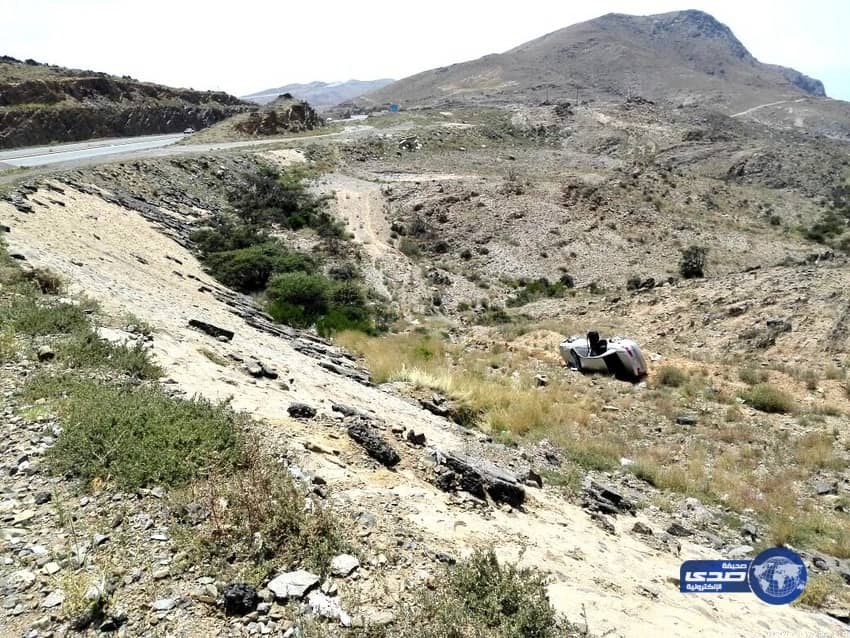 نجاة ثلاثة مصريين  اثر  انقلاب على طريق " أبها - الطائف "