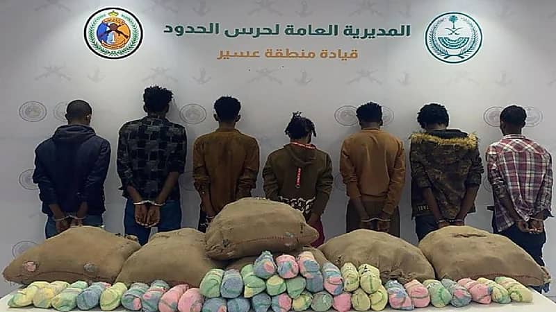 إحباط محاولة تهريب مواد مخدرة والقبض على 8 مخالفين بجازان وعسير