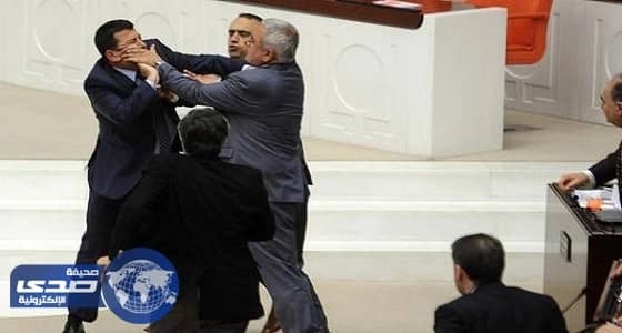 مقتل وإصابة 5 أشخاص في مشاجرة بـ " صيدا " اللبنانية