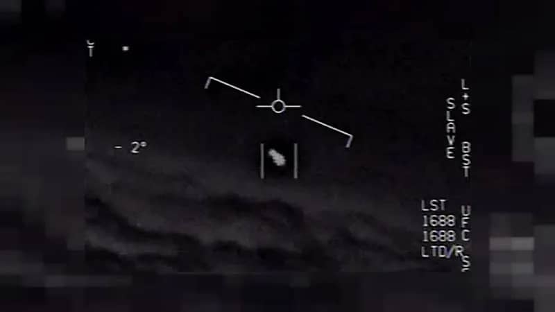 البحرية الأمريكية تعترف بوجود أجسام فضائية طائرة مجهولة