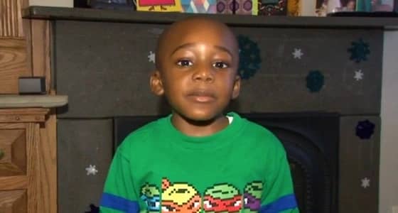 طفل أمريكي يقرأ 100 كتاب في يوم واحد فقط