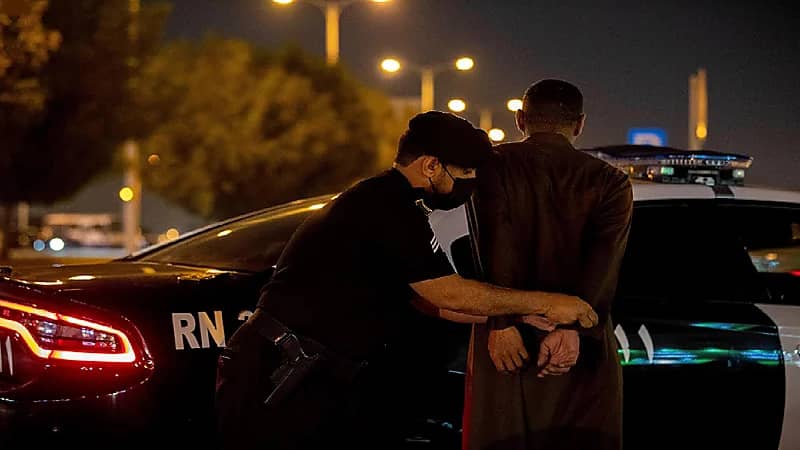 شرطة حائل تضبط متسولين يستغلون طرقاً مبتكرة للتسول.. فيديو