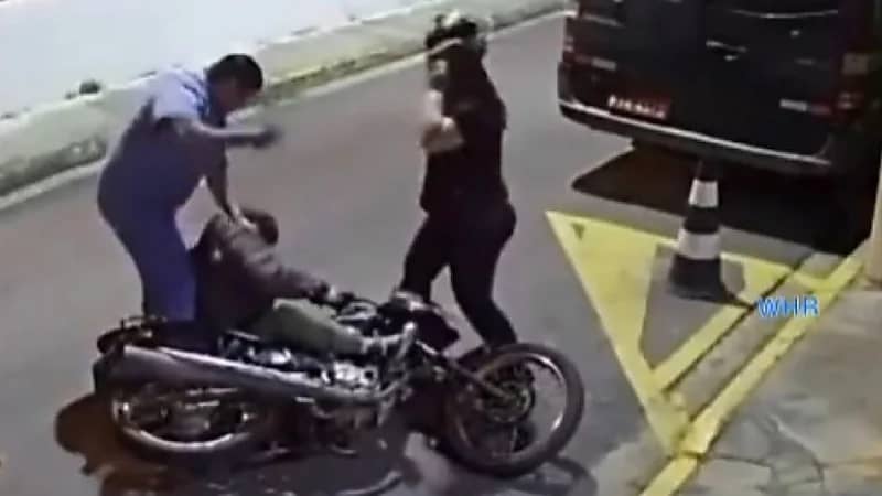 بالفيديو .. تصدي رجل وزوجته للص حاول سرقتهم