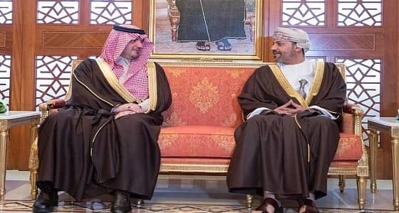 سمو وزير الداخلية يبحث سبل تعزيز مسارات التعاون الأمني مع وزير الداخلية العماني