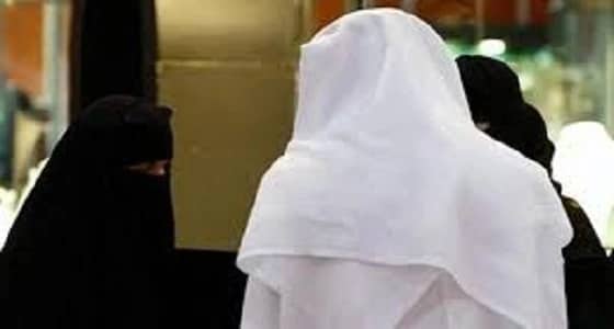 قصة رجل خليجي يبدع في وضع الماكياج لزوجته