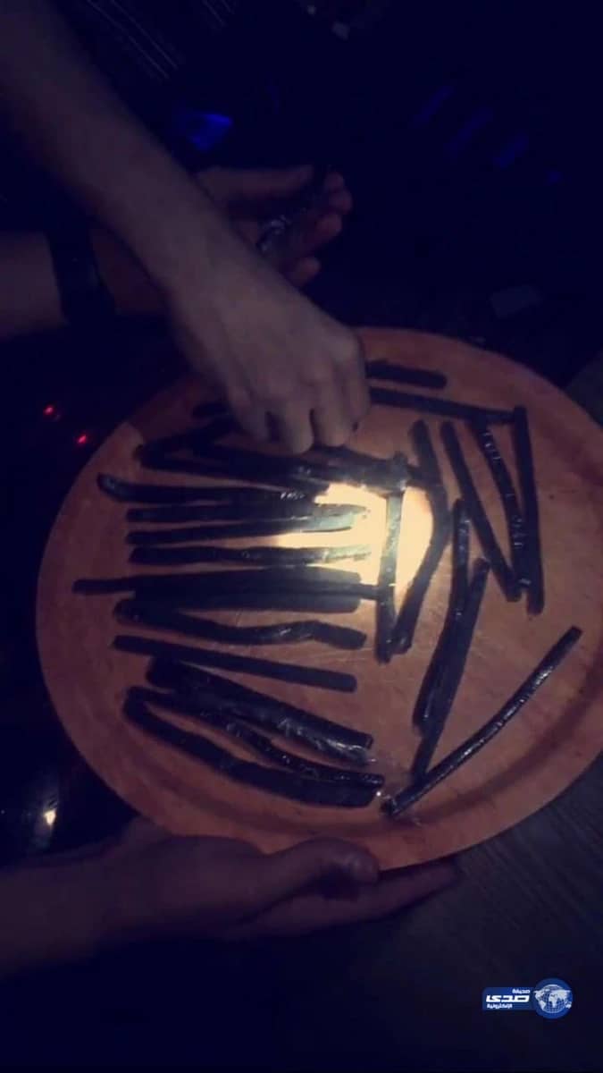 القبض على يمني  نشر صورًا للمخدرات والمسكرات على "سناب"