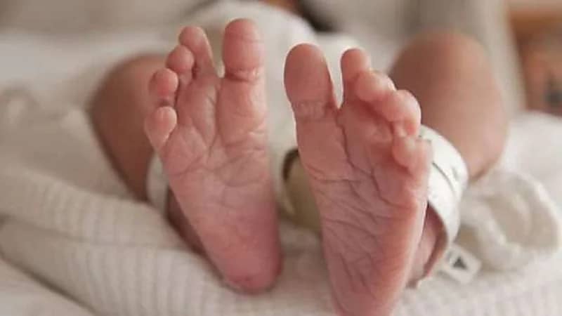 امرأة تخطف طفل رضيع من مستشفى عقب ولادته