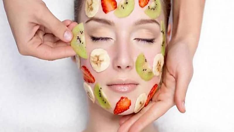 8 ماسكات طبيعية تؤذي بشرتك