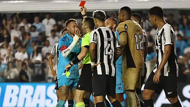 نيمار يعقّد مهمة سانتوس أمام بوتافوغو بعد طرده في الدقيقة 76 .. فيديو
