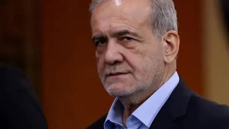 ‎الرئيس الإيراني: ترامب يضع يده على رقابنا