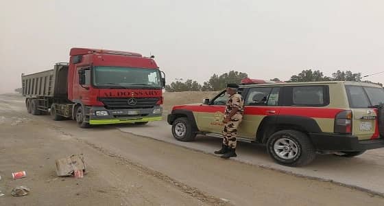 بالصور.. ضبط 9 شياول و8 شاحنات ينهلون الرمال بالدمام