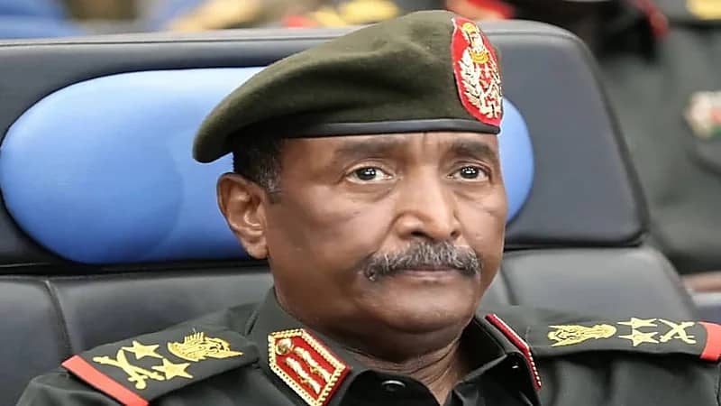 البرهان يفكر في التنحي عن قيادة الجيش السوداني