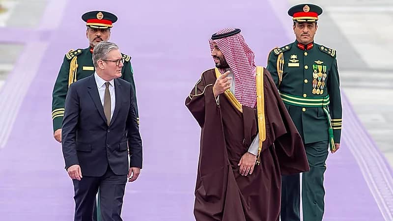 ولي العهد يستقبل رئيس الوزراء البريطاني في قصر اليمامة.. فيديو