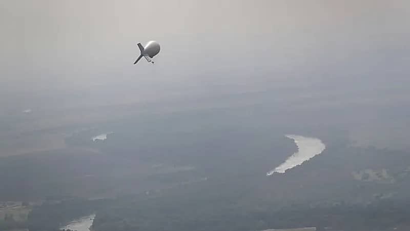 ملاحقة منطاد مجهول فوق سماء أمريكا