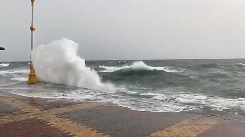 "الأرصاد": رياح نشطة و ارتفاع الأمواج على جازان