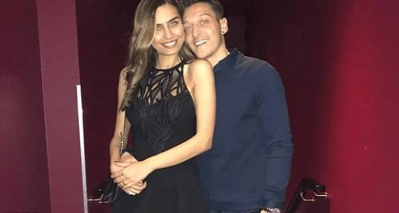 أوزيل يخلع عباءة هارون الرشيد ويلغي متابعة كل النساء